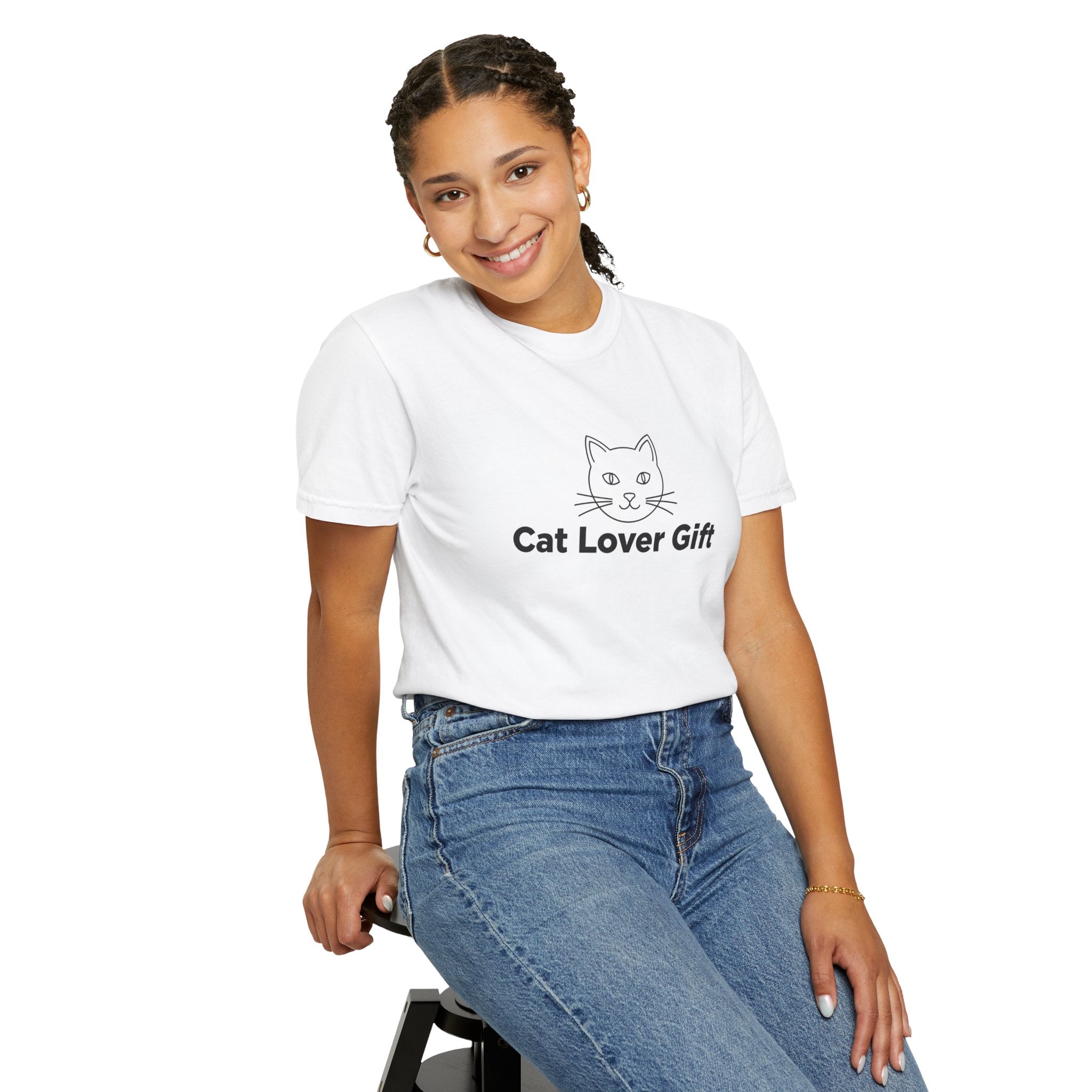Cat Lover Gift T-Shirt — Cute Minimal Cat Face Tee for Cat Owners