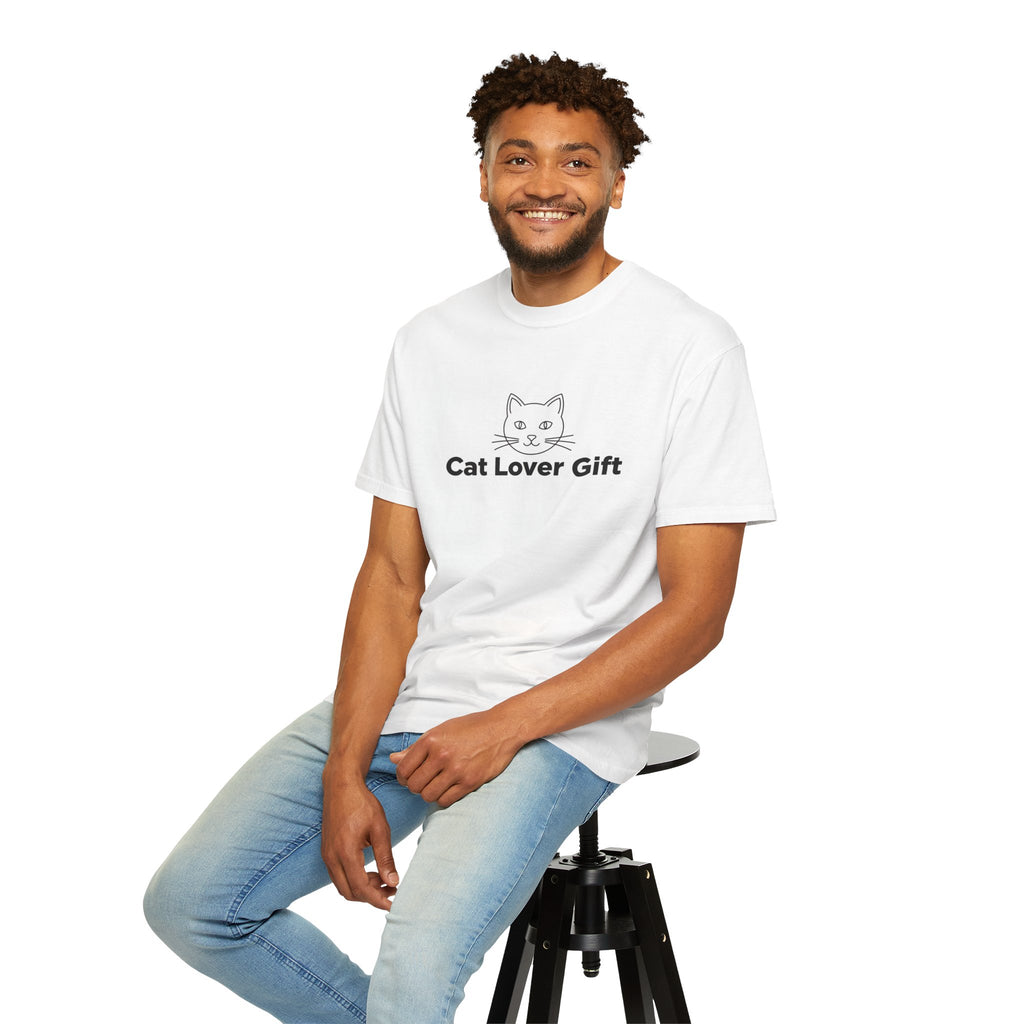 Cat Lover Gift T-Shirt — Cute Minimal Cat Face Tee for Cat Owners